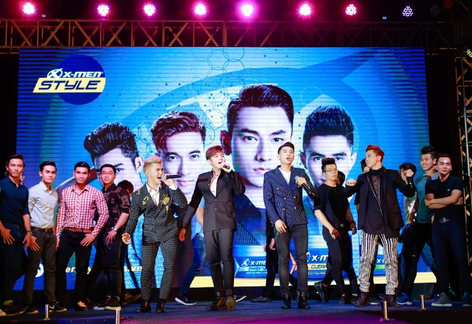 Dù không phải chính thức tái hợp, song màn trình diễn của 4 thành viên vẫn khiến fan háo hức trông đợi. Các bản hit một thời vang lên, hàng ngàn khán giả không thể ngồi yên mà đồng loạt đứng dậy để nhún nhảy. Trên sân khấu 365 đổ mồ hôi, còn bên dưới fan bày tỏ sự phấn khích.