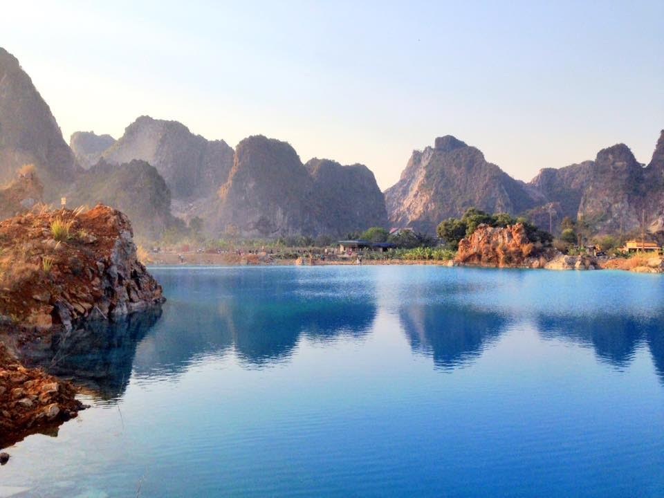 Tận mục sở thị vẻ đẹp của hồ nước xanh ngắt đang gây sốt ở Hải Phòng.