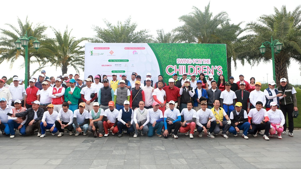144 golfer tham dự giải golf “Swing For The Children’s Tet 2017” - 1 “Swing For The Children’s Tet 2017” thu hút sự quan tâm của đông đảo các tay golf là các nhà hảo tâm.