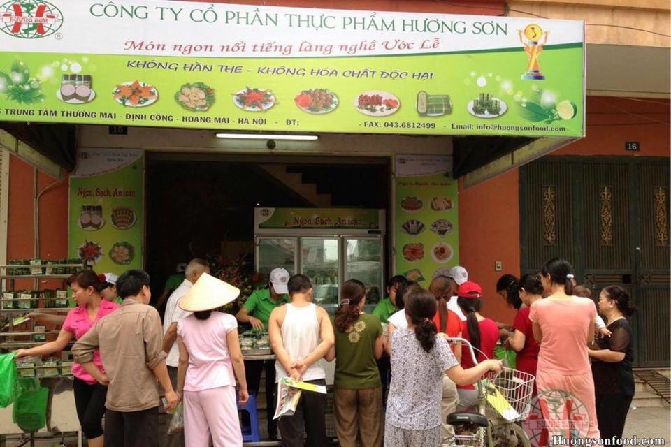 Giò chả Ước Lễ Hương Sơn đến hẹn… lại đông - 1 Ai cũng mong muốn có khoanh giò, tấm bánh Hương Sơn mang về làm quà tết