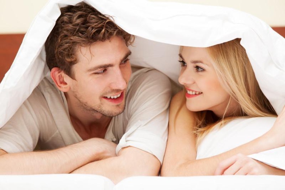 Nói chuyện bên gối giúp tăng cường sức khỏe và cứu vãn hôn nhân - 1 Nói chuyện bên gối giúp tăng cường sức khỏe và cứu vãn hôn nhân - 1