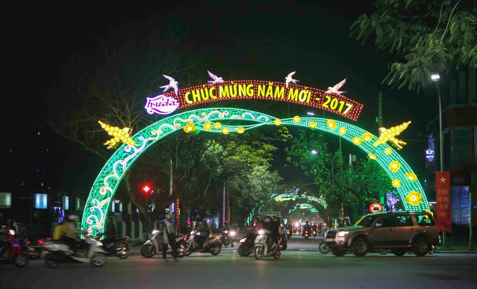 Người dân cả nước hân hoan trong phút giao thừa - 74 Các biển hiệu với khẩu hiệu “Chúc mừng năm mới 2017”
