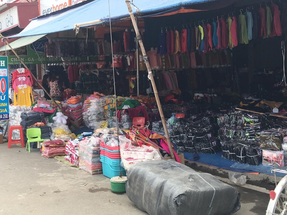 Tay buôn Thổ Tang kéo cả làng lên núi mở chợ: Đại gia bái phục - 1
Không chỉ bán buôn ở Thổ Tang, người dân ở đây còn nhạy bén khi buôn bán, mở chợ khắp ngược xuôi đất nước