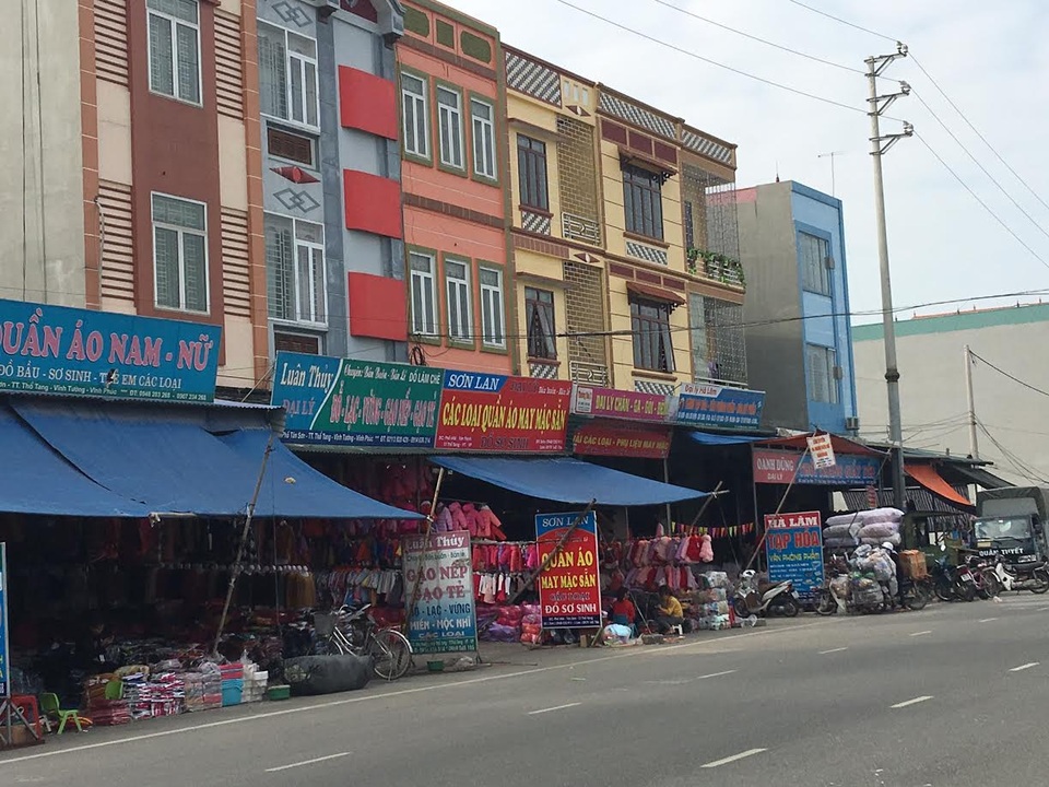 Giàu có như đất Thổ Tang, đêm cả làng không ngủ - 1 Xã Thổ Tang sầm uất với những ngôi nhà cao tầng mọc lên san sát