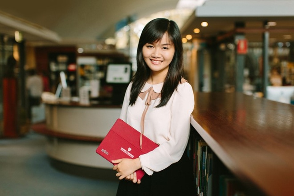 Mời giao lưu, chia sẻ, tư vấn cùng cựu du học sinh Melbourne University- Trinity College - 1
Nguyễn Anh Thư đã hoàn thành chương trình Dự bị của Trinity College (năm 2009), chương trình Cử nhân Thương Mại (năm 2013) và Thạc sỹ Kế toán (năm 2015) tại Đại học Melbourne, Australia.