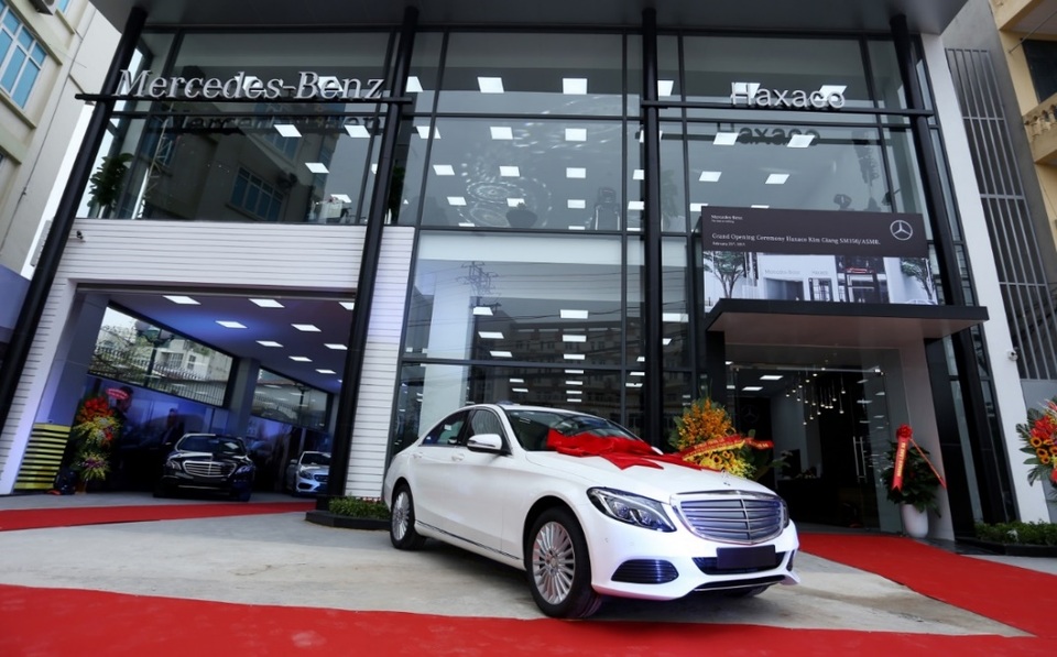Đại lý thứ 13 của Mercedes-Benz tại Việt Nam chính thức lộ diện - 1 Được đầu tư 3 triệu USD, Haxaco Kim Giang sở hữu diện mạo mới vô cùng sang trọng và hiện đại