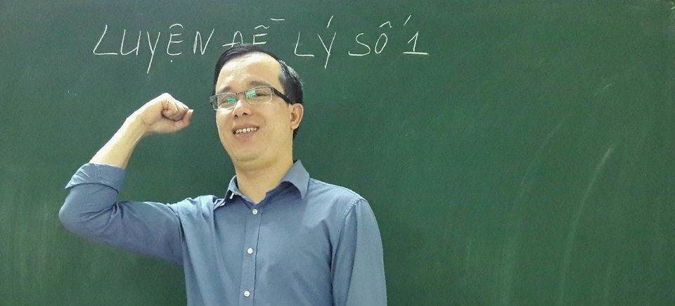 Thầy giáo Lê Hữu Mạnh.