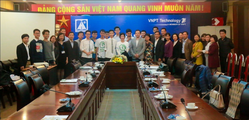 Amsterdam chính thức ra quân bước lên sàn đấu trực tiếp của FIRST Robotics Competition - 1 Đội tuyển GART cùng Nhà trường, VNPT Technology và các đơn vị hỗ trợ trong buổi Lễ ra quân dự thi tại Úc.