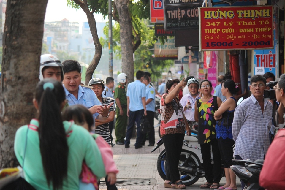 Không để ông Hải “cô đơn”, hàng loạt lãnh đạo xuống đường đòi vỉa hè - 4 Không để ông Hải “cô đơn”, hàng loạt lãnh đạo xuống đường đòi vỉa hè - 4