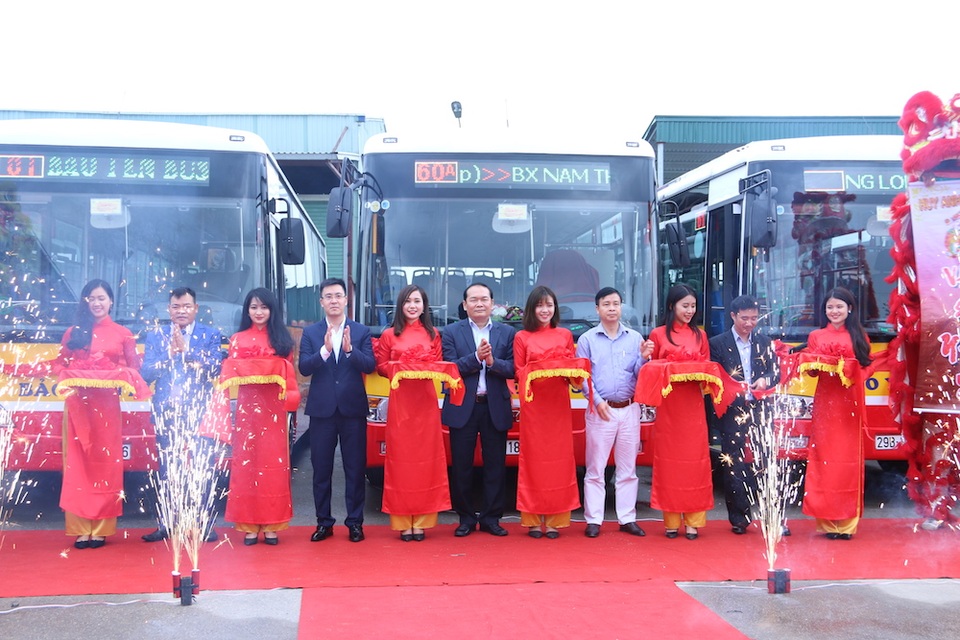 Hà Nội: Chính thức đưa xe buýt đạt tiêu chuẩn Euro 4 đi vào hoạt động thay thế xe buýt cũ - 1