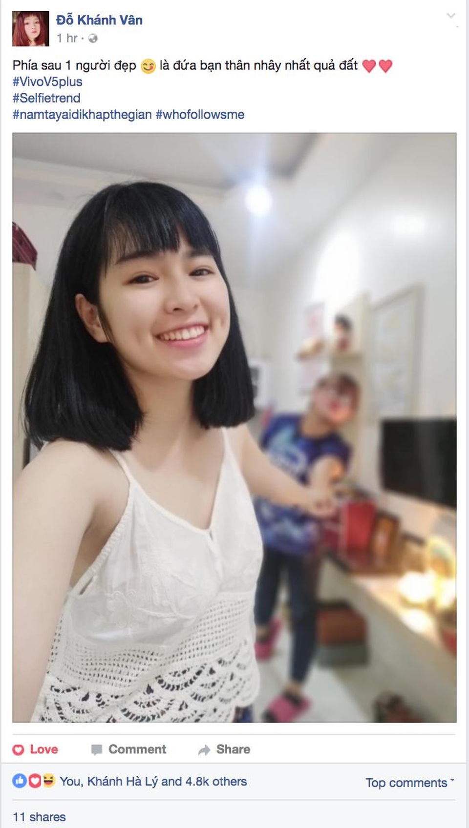 Tìm hiểu xu hướng selfie “gây sốt” 2017 - 1 Phía sau một cô gái là đứa bạn thân nhây nhất quả đất!
