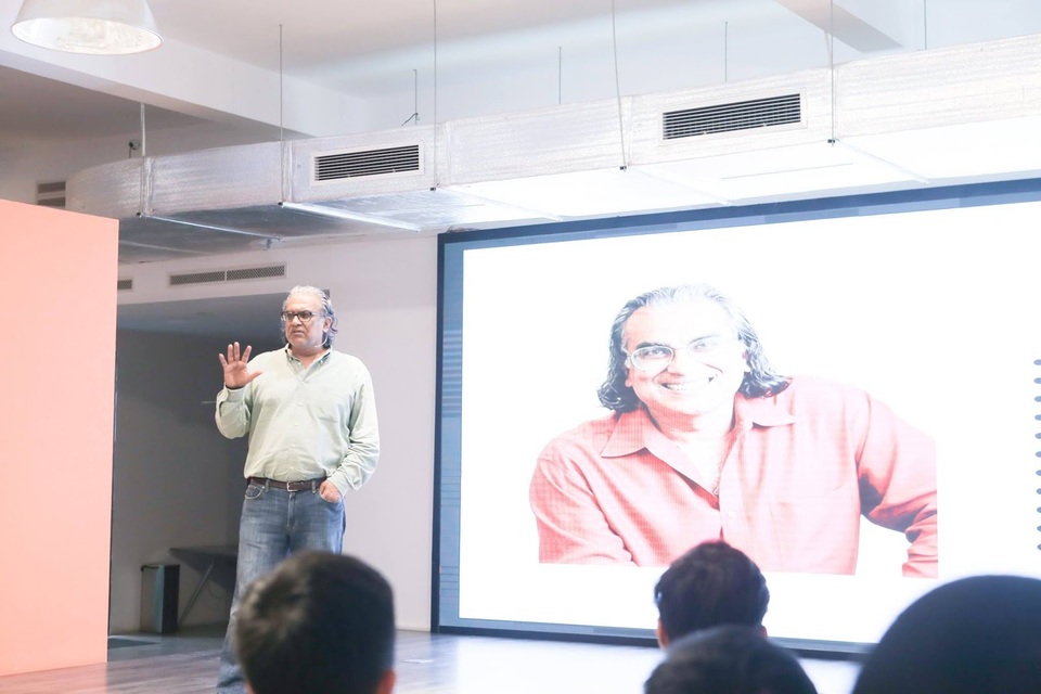 3 thời điểm nên Startup - Chia sẻ từ “bố già" của thung lũng Silicon - 1
Ông Peter Relan - người được coi là bố già ở Silicon Valley, chia sẻ những góc nhìn chân thực về thung lũng Silicon và những bài học trên con đường khởi nghiệp với các bạn trẻ tại buổi talkshow.