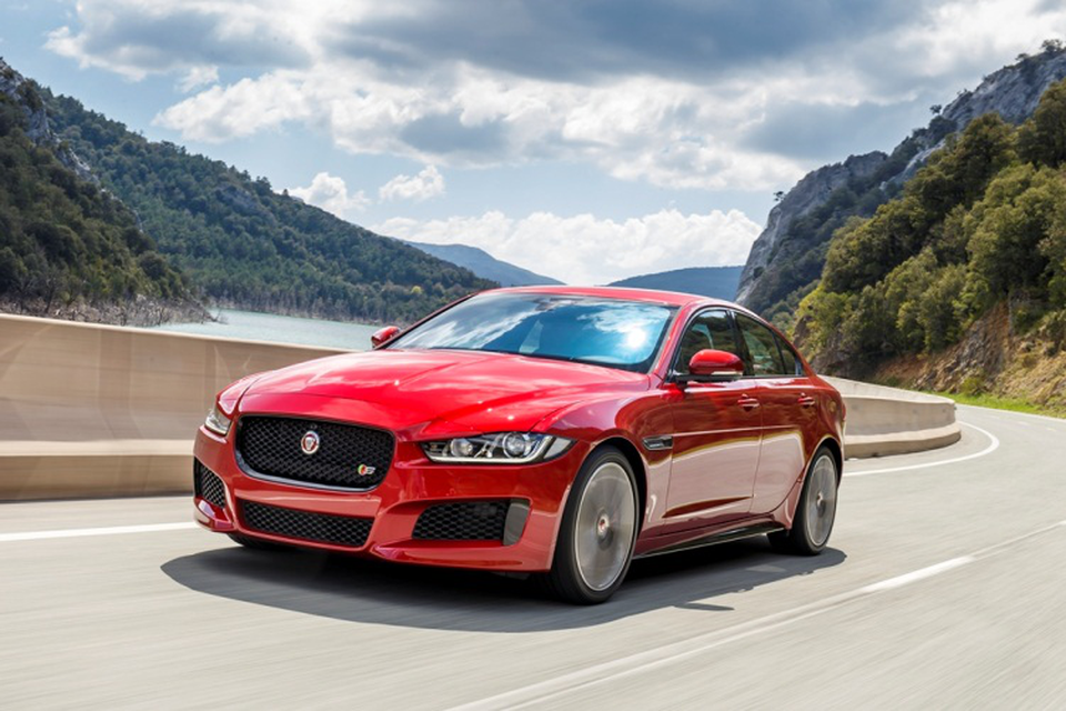 Jaguar XE - Trải nghiệm lái tốc độ cao vượt trội - 1 Jaguar XE - Trải nghiệm lái tốc độ cao vượt trội - 1