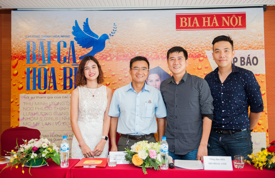 Khán giả thủ đô sẽ có dịp mãn nhãn, đã tai với “Bài ca Hòa Bình 2017” - 1
Cuộc họp báo chương trình Bài ca Hòa Bình đã được tổ chức vào ngày 20/4 vừa qua