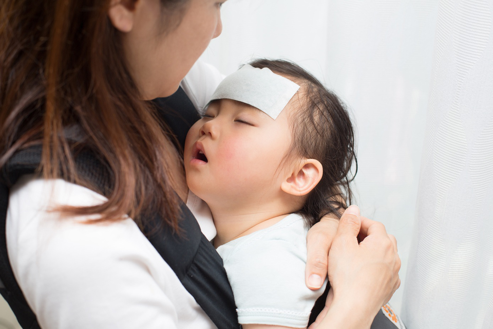 Yêu con bằng hành động - 1 Trẻ con thường xuyên phải đối mặt với bệnh mùa, bệnh vặt khiến các bà mẹ vô cùng lo lắng