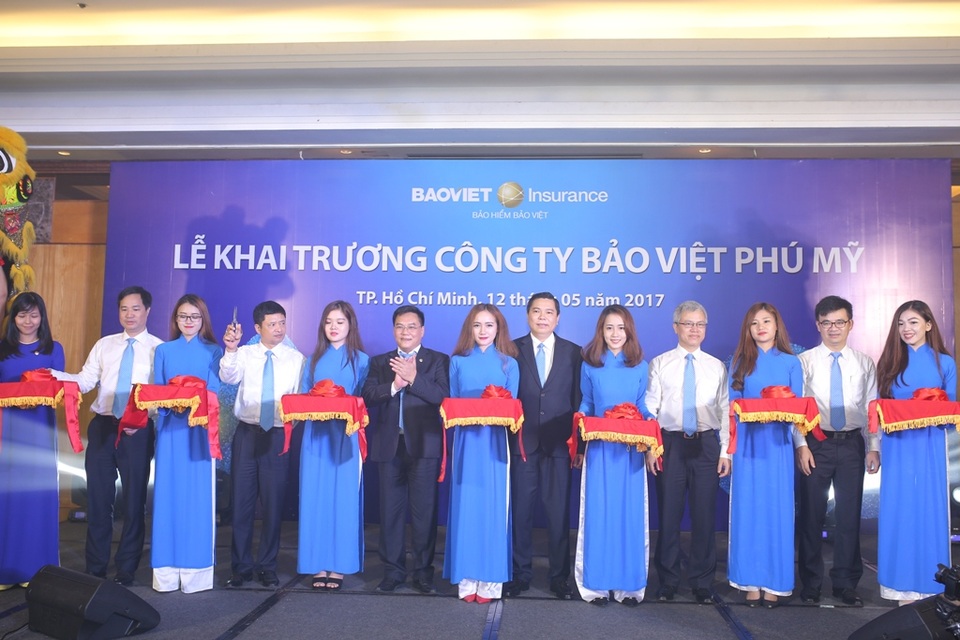 Bảo hiểm Bảo Việt “phủ sóng” Sài Gòn - 1 Đại diện Lãnh đạo Bảo Việt cắt băng khai trương Công ty Bảo Việt Phú Mỹ