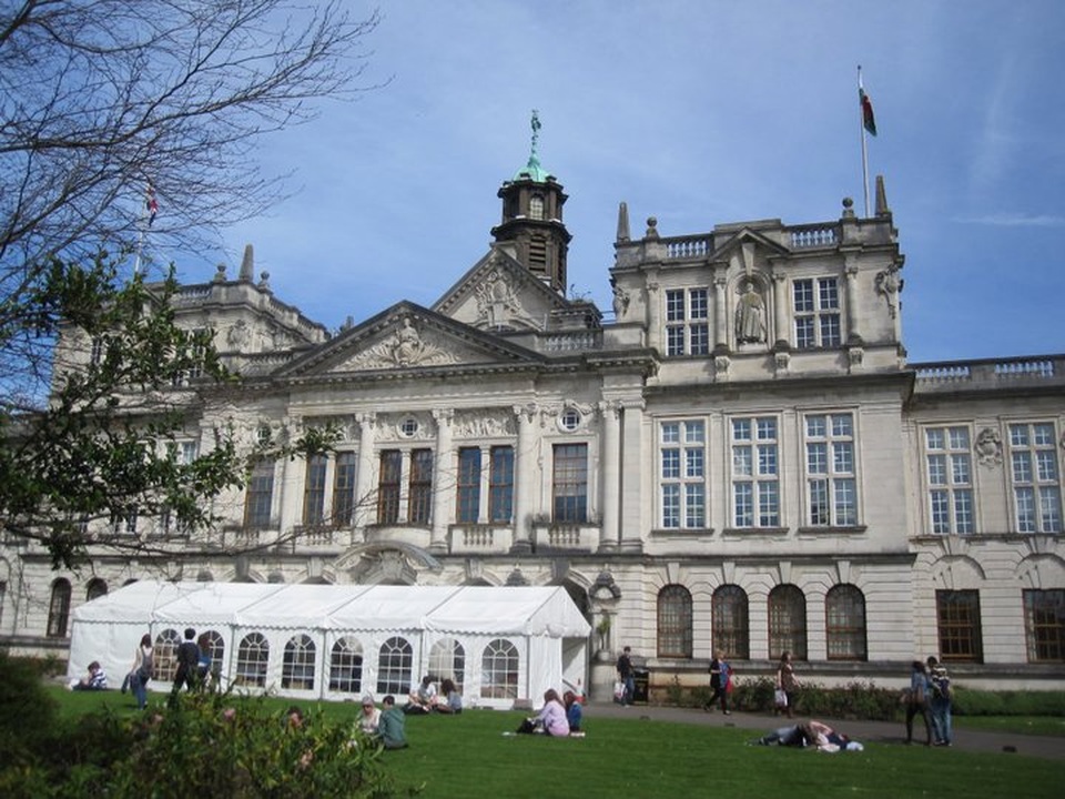 Coffee Talk: “Săn” học bổng du học Anh – Chia sẻ từ Cựu du học sinh - 1 Coffee Talk: “Săn” học bổng du học Anh – Chia sẻ từ Cựu du học sinh - 1