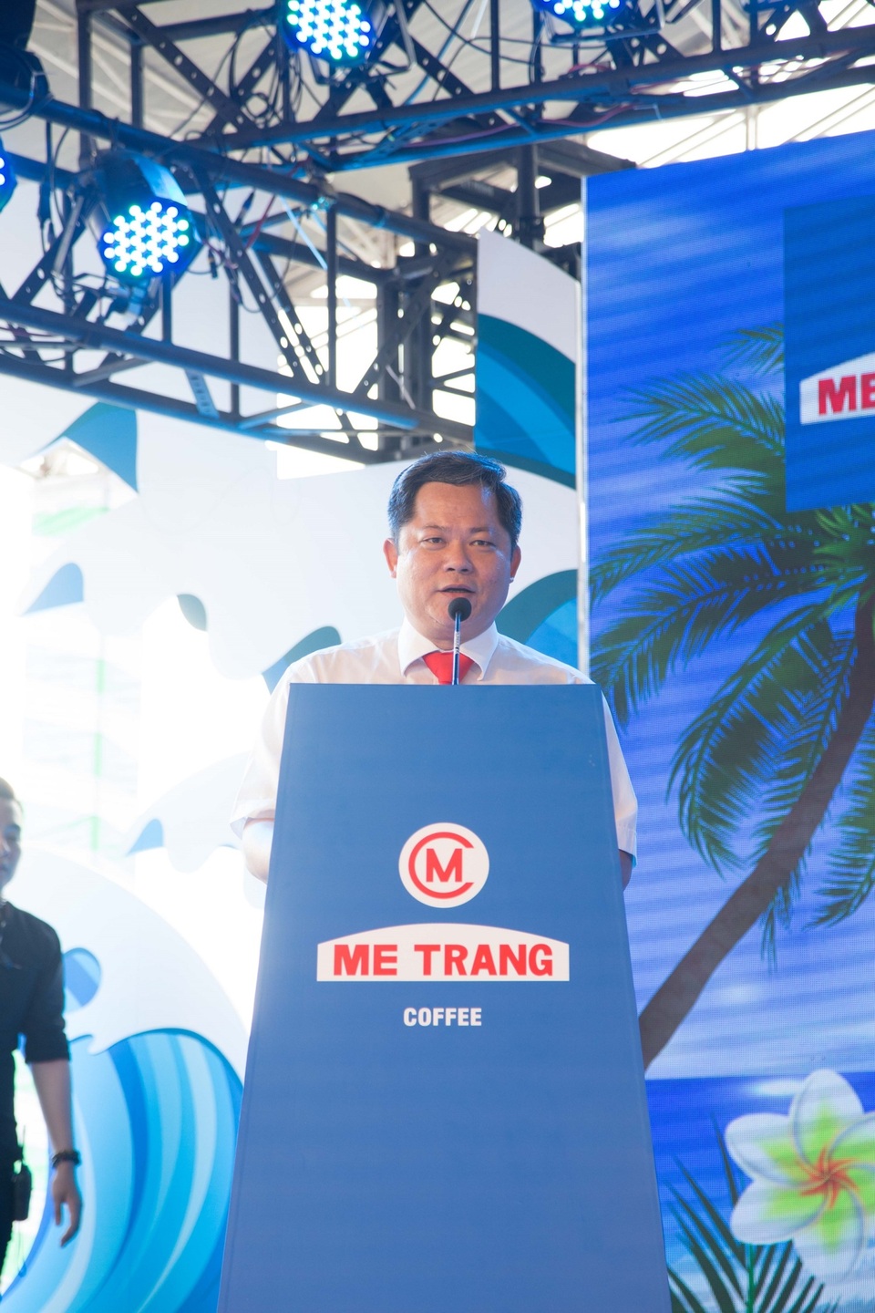 Khai mạc lễ hội cà phê sạch Mê Trang đại dương xanh - 1 Ông Lương Thế Hùng – CT. HĐQT, Tổng Giám đốc Cty CP Cà phê Mê Trang phát biểu khai mạc