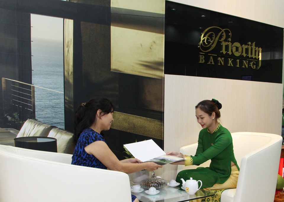 Nhà băng tích cực “tung” khuyến mãi, hút dòng tiền tiết kiệm - 1 Nhà băng tích cực “tung” khuyến mãi, hút dòng tiền tiết kiệm - 1