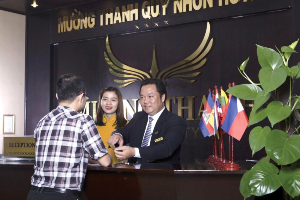 Tại sao ngành Du lịch trở thành lựa chọn lý tưởng của nhiều bạn trẻ? - 1 Sinh viên ngành Du lịch Lữ hành thực hành nghiệp vụ tại các khu du lịch, nhà hàng, khách sạn.