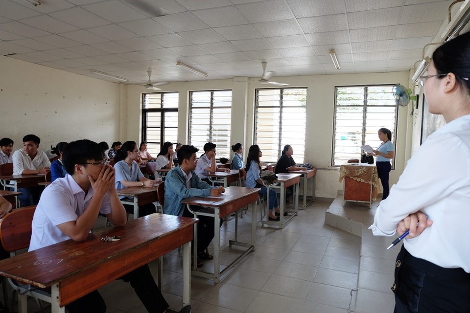 Chùm ảnh: Thí sinh cả nước làm thủ tục dự thi THPT quốc gia 2017 - 18 Thí sinh tập trung nghe phổ biến quy chế thi