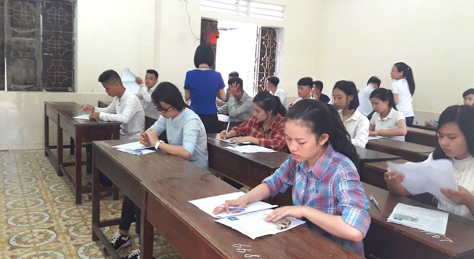 Đề Toán khá dài, có tính phân loại cao - 8 Tại huyện miền núi Quỳ Hợp có 1.114 em tham gia kỳ thi tốt nghiệp THPT Quốc gia năm 2017 tại 2 hội đồng coi thi là Trường THPT Quỳ Hợp I và Quỳ Hợp II với 47 phòng thi. (Ảnh: Nguyễn Duy)