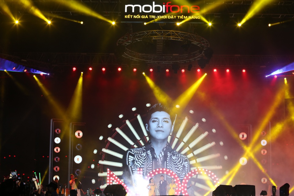 Sau tất cả… chỉ dùng Facebook data 3.000 đ/ngày - 1 Đại nhạc hội “FunRing Day 2016 – Noo Phước Thịnh Live Concert” đạt gần 2 triệu lượt xem trực tiếp thông qua hình thức livestream.