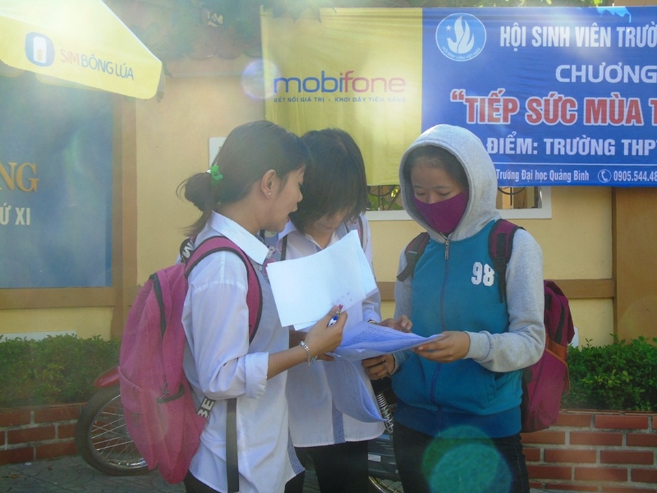 Đề Toán khá dài, có tính phân loại cao - 25 Nhiều sỹ tử nhận xét đề thi Toán dài và có tính phân loại. (Ảnh Tiến Thành)