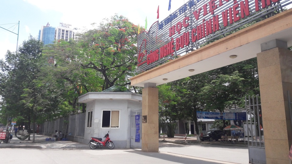 Hết cảnh đại học “nóng bỏng” mùa thi - 1 Học viện Công nghệ Bưu chính Viễn thông vắng bóng sĩ tử.