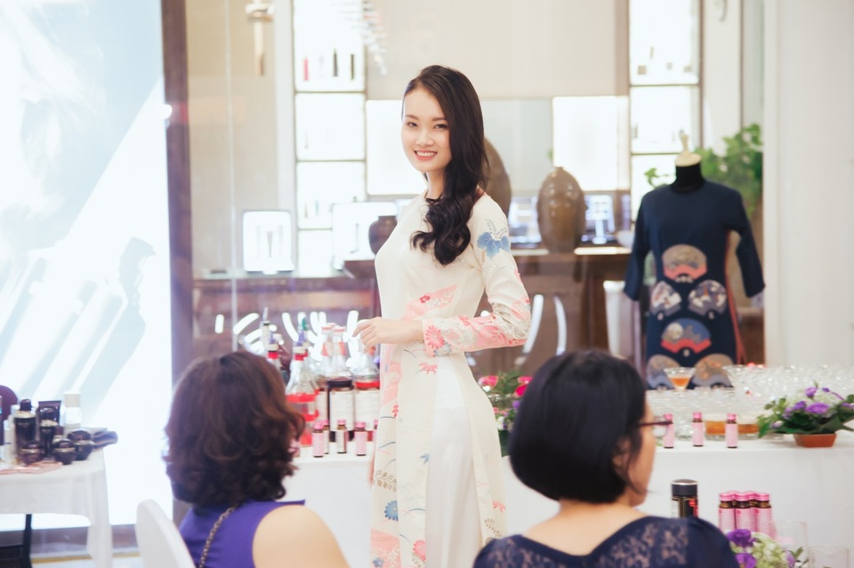 Đi tìm “Vẻ đẹp đích thực" ẩn trong tà áo dài Việt đương đại cùng Menard - 1 Màn trình diễn áo dài lôi cuốn người xem