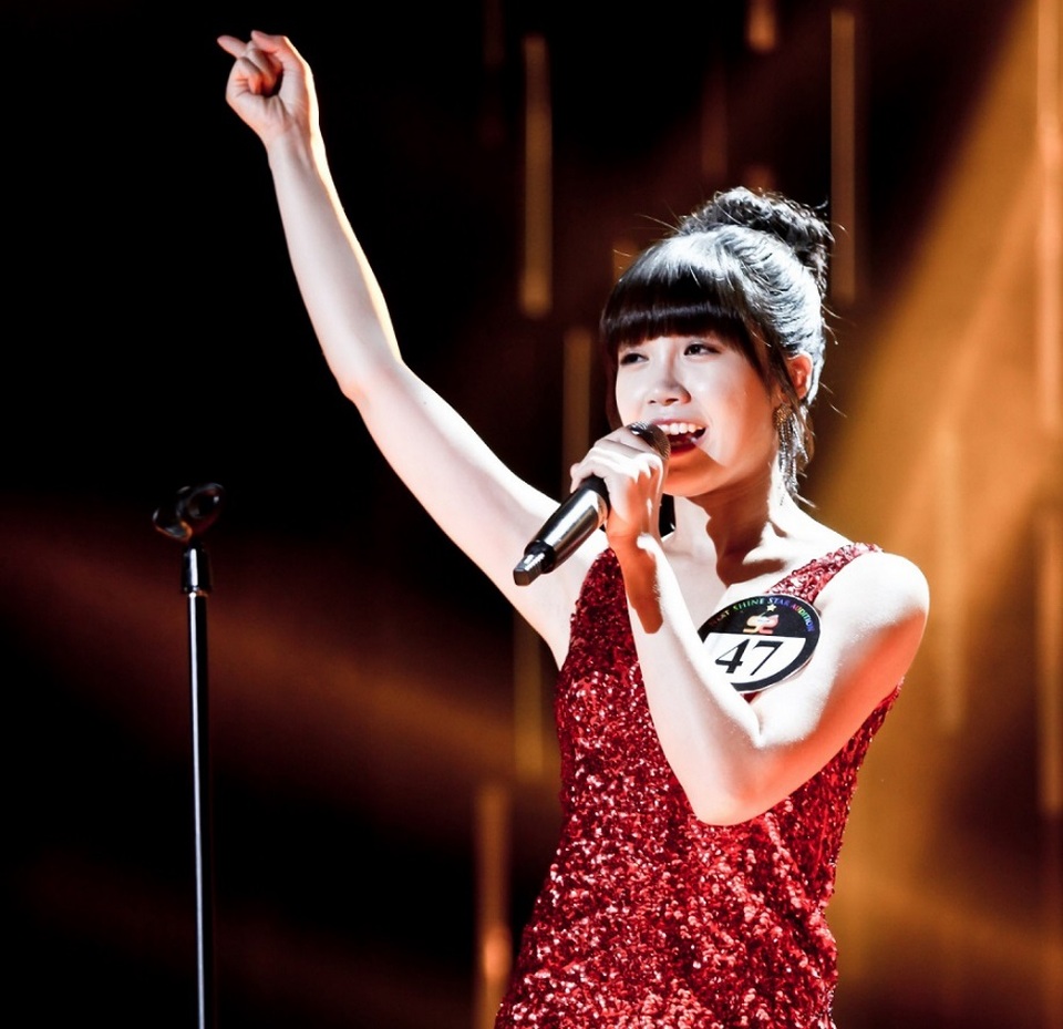 Eun Ji không ngừng mê hoặc khán giả khi hóa thân thành “ngôi sao nhạc Trot” trong Nữ hoàng nhạc tình – phim lần đầu phát sóng tại Việt Nam trên kênh D-Dramas lúc 20g00 hàng ngày, từ 29/06/2017.