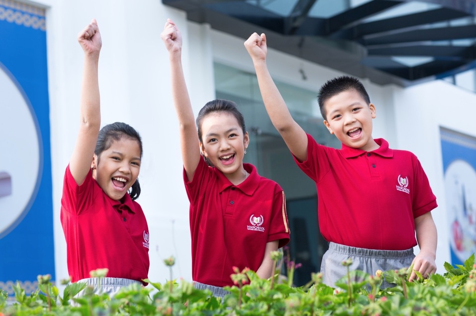 Ngóng chờ hành trình mới cho con tại một trong những ngôi trường đáng mơ ước nhất Hà Nội - 1 Hãy tạm quên đi những tiết học nhồi nhét lý thuyết và lối mòn học thuộc lòng, tại Vinschool, học sinh được tiếp nhận kiến thức một cách tự nhiên theo những phương pháp thú vị, truyền cảm hứng mà không hề kém phần hiệu quả.