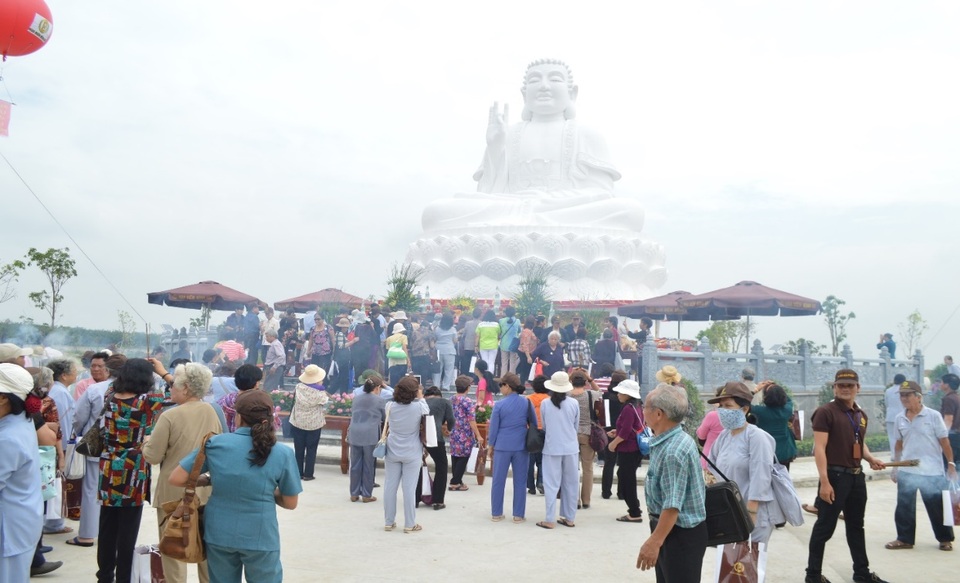 Đại lễ an vị tượng Phật Thích Ca Mâu Ni tại hoa viên Bình An - Long Thành - Đồng Nai - 1 Tượng Phật Thích Ca Mâu Ni cao 15m tại Hoa Viên Bình An