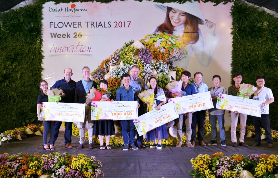 Đã tìm ra nhà vô địch cắm hoa Calimero châu Á - Thái Bình Dương 2017 - 1 Ngôi vị quán quân cuộc thi Vô địch cắm hoa Calimero châu Á Thái Bình Dương 2017 đã thuộc về đại diện đến từ Nhật Bản