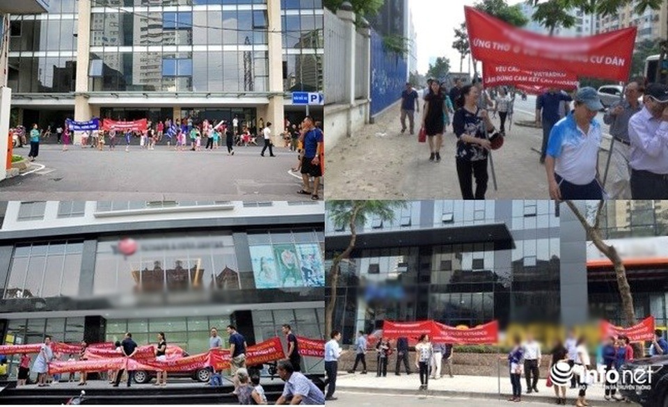 Bất động sản thời @: Trăm nỗi khổ của chủ đầu tư - 1 Hình ảnh cư dân căng băng rôn biểu tình tại một dự án bất động sản của Hà Nội. Nguồn: Infonet.