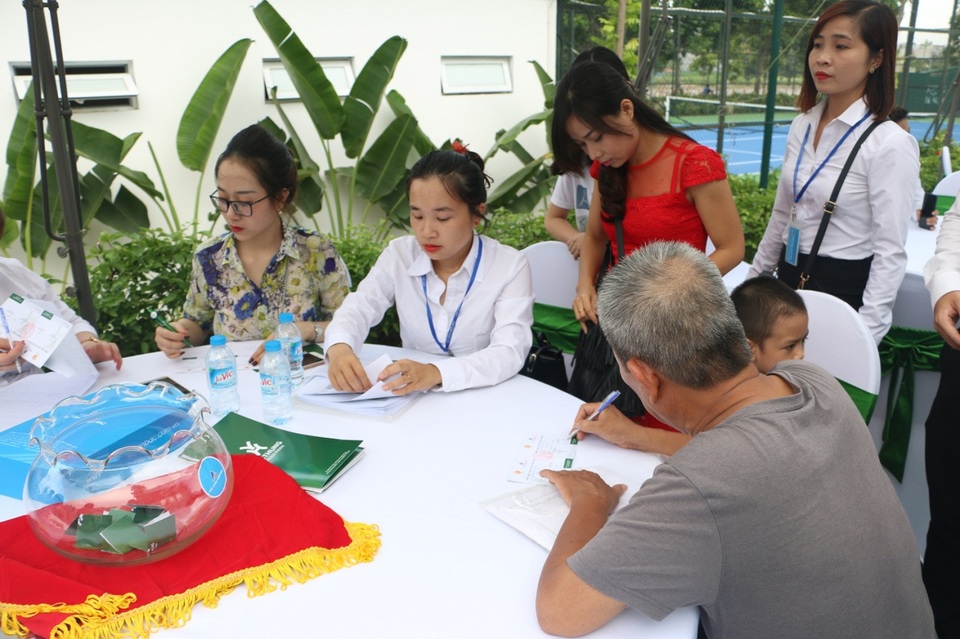 Hàng trăm khách hàng tham dự lễ mở bán và tri ân dự án Việt Hưng Green Park - 1 Việt Hưng Green Park luôn giữ được sức nóng từ những ngày đầu