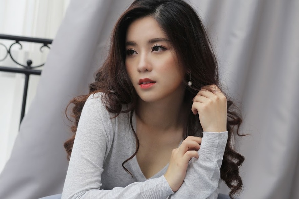 Vẻ cuốn hút của cô gái 9X nổi bật trong cộng đồng DHS Việt tại Anh - 1
Sau 2 năm du học, Kim Chi ngày càng xinh đẹp, cuốn hút.