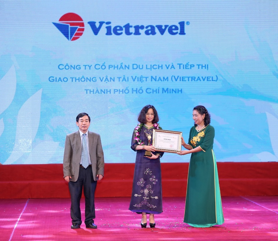 Vietravel tiếp tục đứng đầu ngành lữ hành tại "Giải thưởng du lịch Việt Nam 2017" - 1 Vietravel tiếp tục đứng đầu ngành lữ hành tại "Giải thưởng du lịch Việt Nam 2017" - 1
