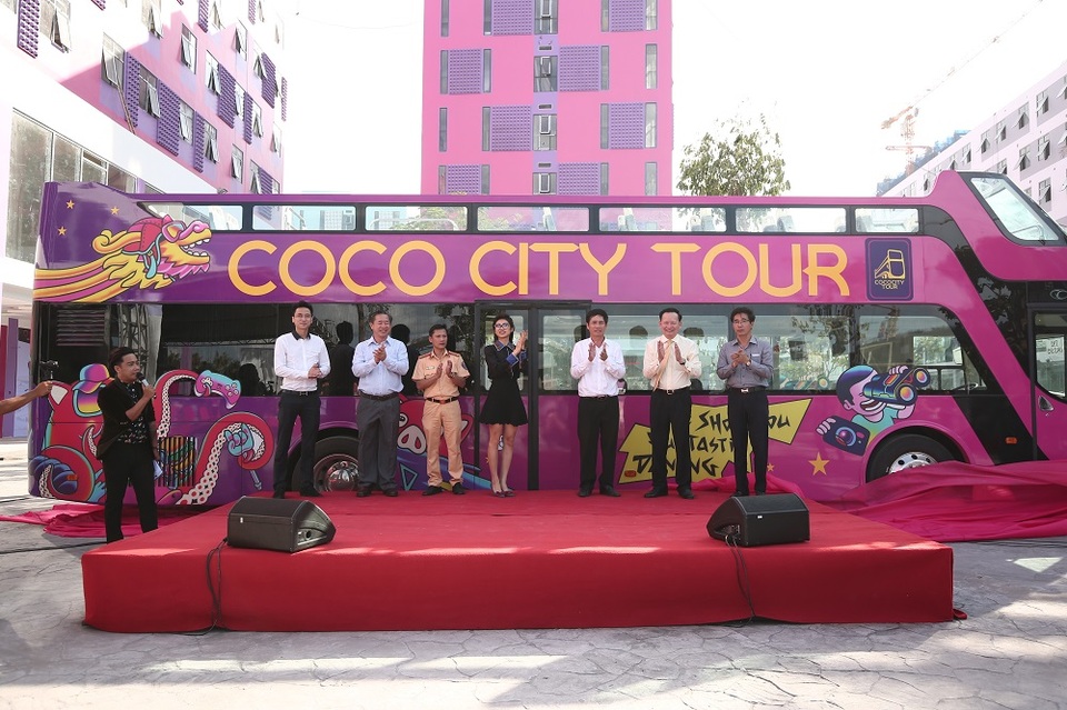Xe buýt du lịch 2 tầng Coco City Tour đã có mặt tại Đà Nẵng - 1 Lãnh đạo Tập đoàn Empire, Thaco và các Sở, Ban, Ngành tại Đà Nẵng vui mừng ra mắt xe Coco City Tour