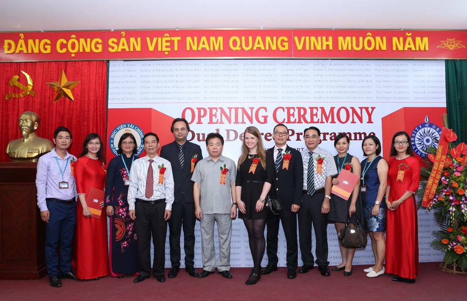 Cơ hội nào cho sinh viên Ngành Tài chính trong mùa tuyển sinh 2017? - 2
Khai giảng Khóa 1, Chương trình LKĐT cấp 2 Bằng Cử nhân tại Học viện Tài chính tháng 9 năm 2016