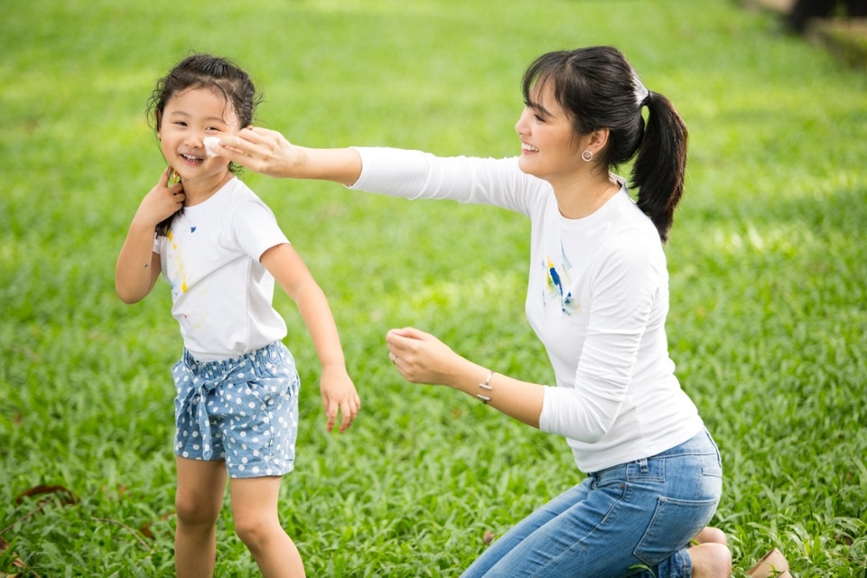 Hoa hậu Hương Giang: Làm sao để thoát khỏi áp lực cân nặng khi nuôi con? - 1 Hoa hậu Hương Giang: Làm sao để thoát khỏi áp lực cân nặng khi nuôi con? - 1