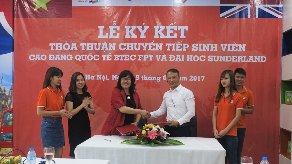 Cao đẳng Quốc tế BTEC FPT ký kết thỏa thuận chuyển tiếp sinh viên năm cuối vào Đại học Sunderland - 1
Cao đẳng Quốc tế BTEC FPT ký kết thoả thuận hợp tác ĐH Sunderland về việc sinh viên được học chuyển tiếp từ Cao đẳng BTEC vào thẳng năm cuối ĐH Sunderland. (Ảnh: BTEC FPT)