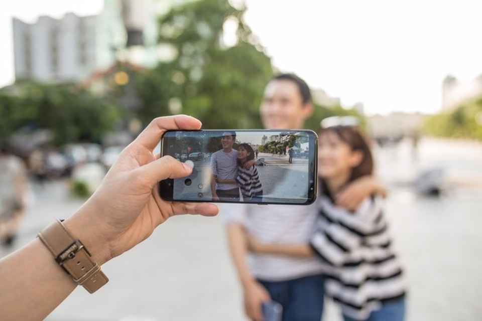Nâng cấp mạng xã hội lên 5 sao với Galaxy S8 - 1 Khoảnh khắc trao nhau yêu thương sẽ không còn “đứng yên bất động” như trước