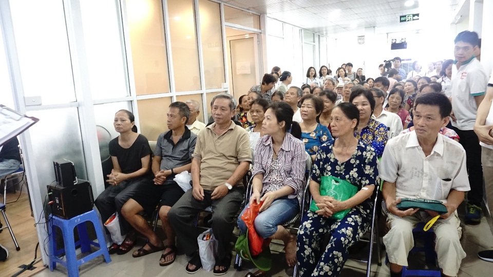 Hàng nghìn người dân trên cả nước được tầm soát tăng huyết áp miễn phí - 1 Rất đông người dân quan tâm và đăng ký tham gia để được tầm soát tăng huyết áp
