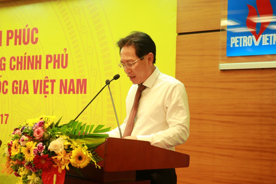 Thủ tướng yêu cầu: Xây dựng PVN phát triển bền vững - 2
Tổng Giám đốc PVN Nguyễn Vũ Trường Sơn báo cáo với Thủ tướng, Ảnh: Quang Hiếu