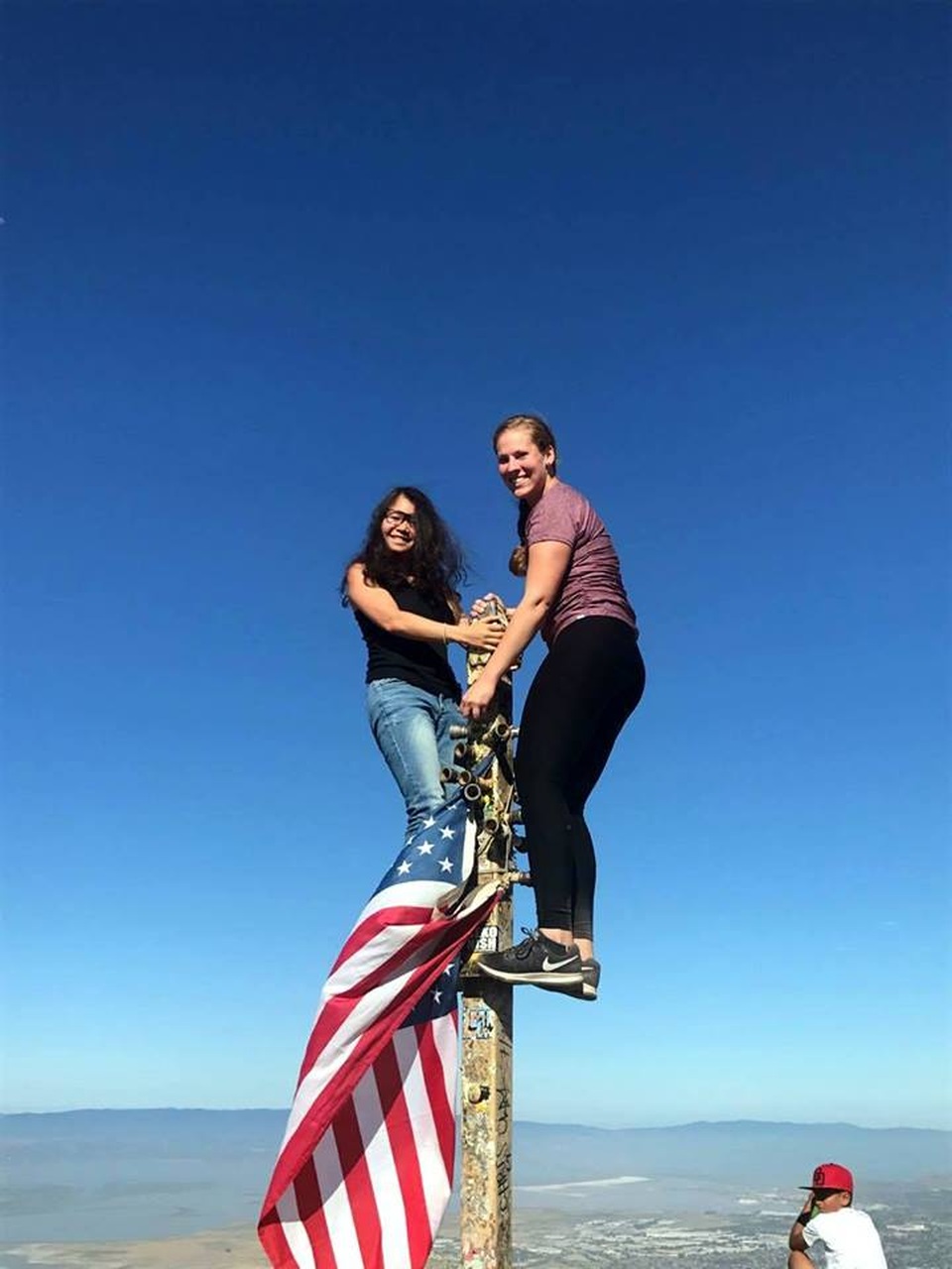 Huyền Chip: Làm sao để đi thực tập ở nước ngoài? (P2) - 1
Huyền Chip (trái) cho rằng, nếu chuẩn bị đầy đủ kỹ năng cần thiết, các bạn trẻ Việt hoàn toàn có thể kiếm được công việc thực tập trong mơ ở những nơi “khó nhằn” nhất nước Mỹ.