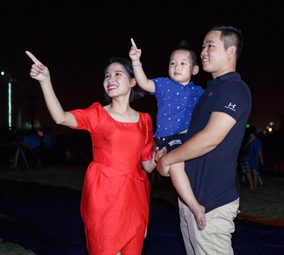 Hàng trăm người ngắm mưa sao băng rực rỡ nhất năm tại Công viên Thiên văn học - 1 Hàng trăm người ngắm mưa sao băng rực rỡ nhất năm tại Công viên Thiên văn học - 1