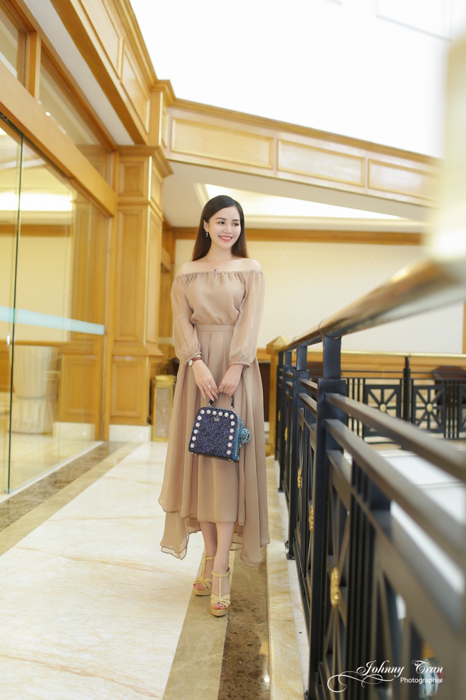 Ngẩn ngơ trước vẻ đẹp của Hotgirl Lương Ngọc Huyền - 1 Ngẩn ngơ trước vẻ đẹp của Hotgirl Lương Ngọc Huyền - 1