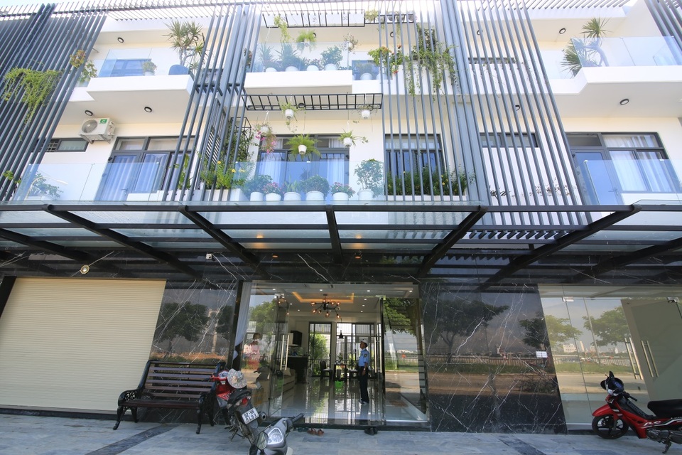 Marina Complex – Không chỉ là vượt tiến độ bàn giao và sáng đèn tại mỗi căn nhà phố - 1
Dãy nhà phố Marina Complex phủ màu xanh của niềm tin và sự sinh sôi, phát triển cho chủ nhân tại mỗi căn nhà (Hình ảnh thực tế cập nhật đến ngày 27/08/2017)