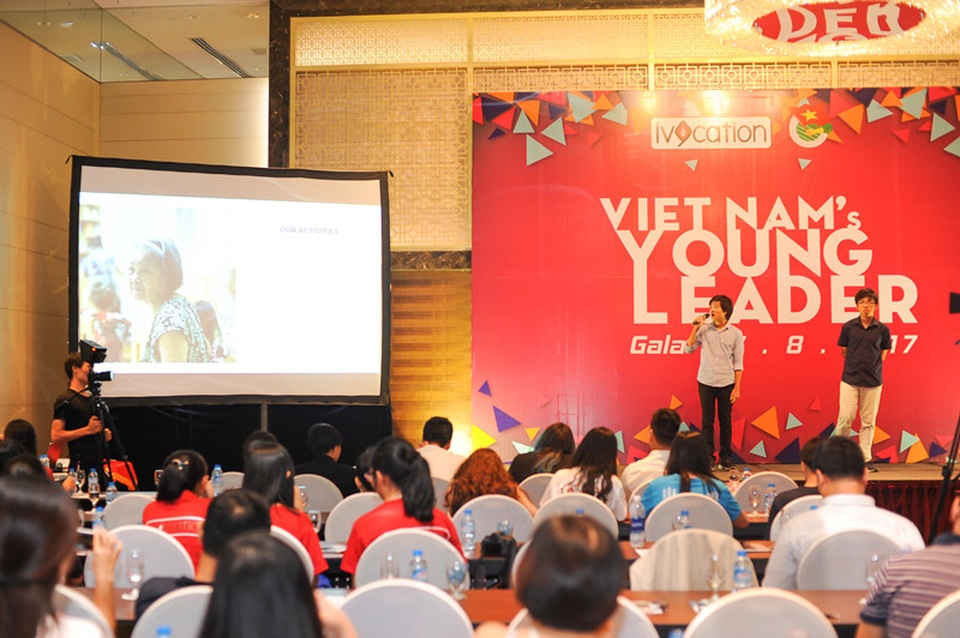 Đại diện Hội đồng tuyển sinh ĐH Harvard: Học sinh Việt đừng tạo… dự án “chết” - 1
Gala “Nhà lãnh đạo trẻ Việt Nam” có sức hấp dẫn lớn đối với học sinh và du học sinh Việt ấp ủ “giấc mơ Mỹ”.